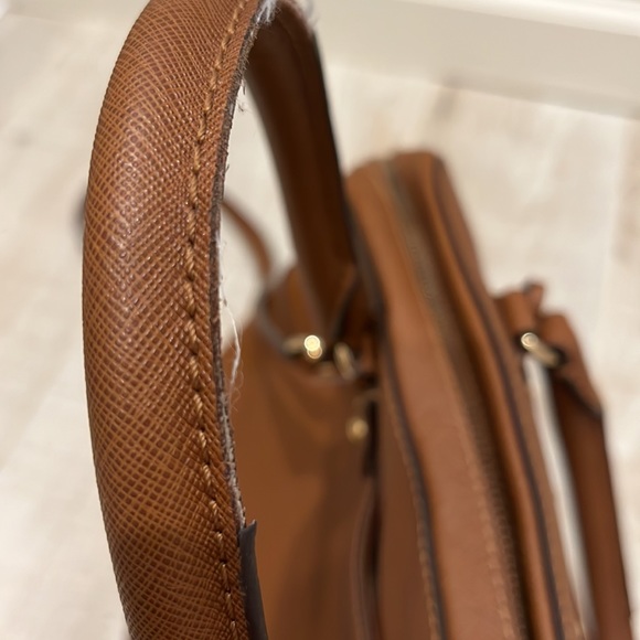 Beautiful tan Michael Kors bag - Picture 4 of 15
